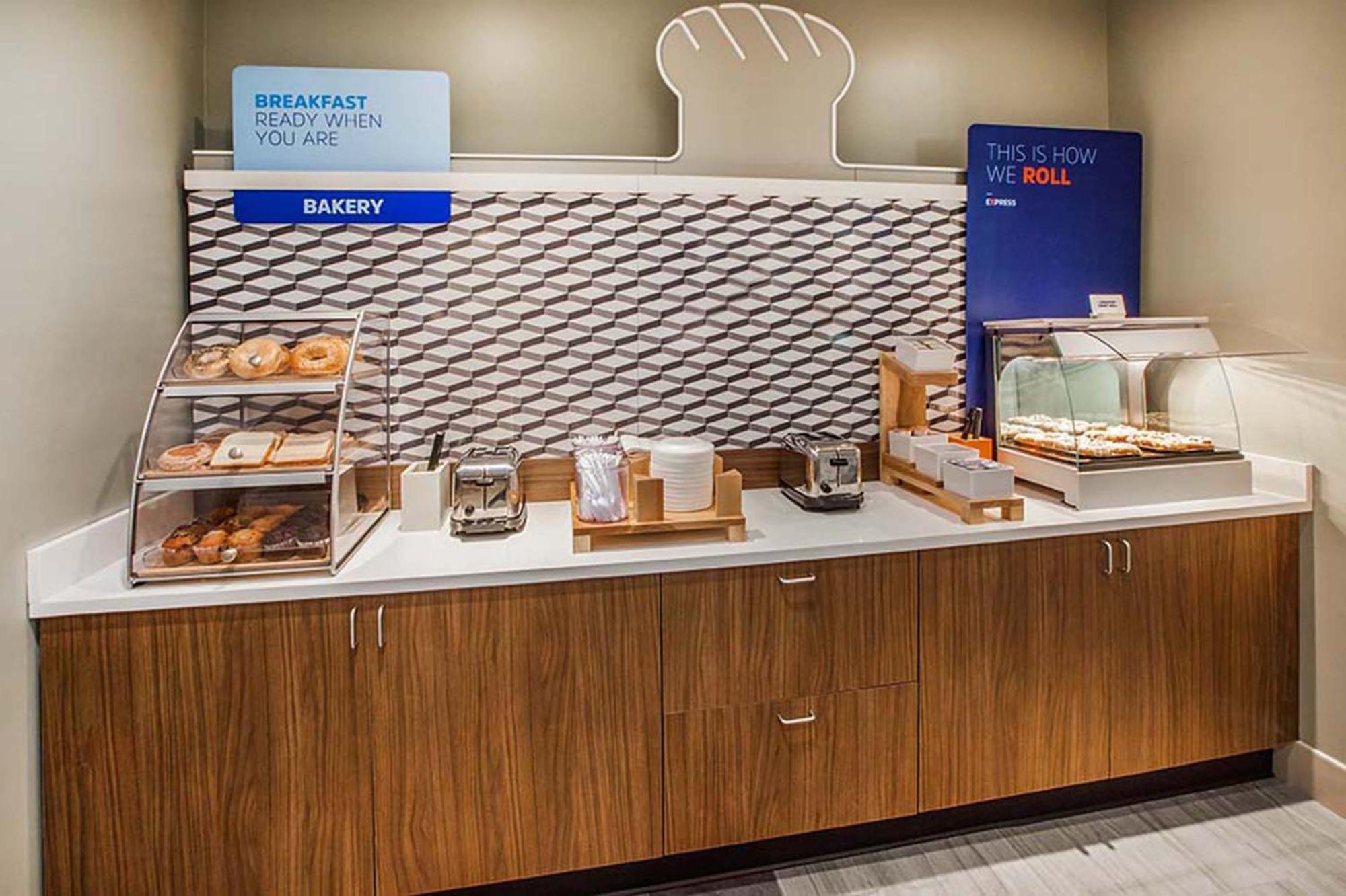 Holiday Inn Express & Suites - Parkersburg East By Ihg Buitenkant foto