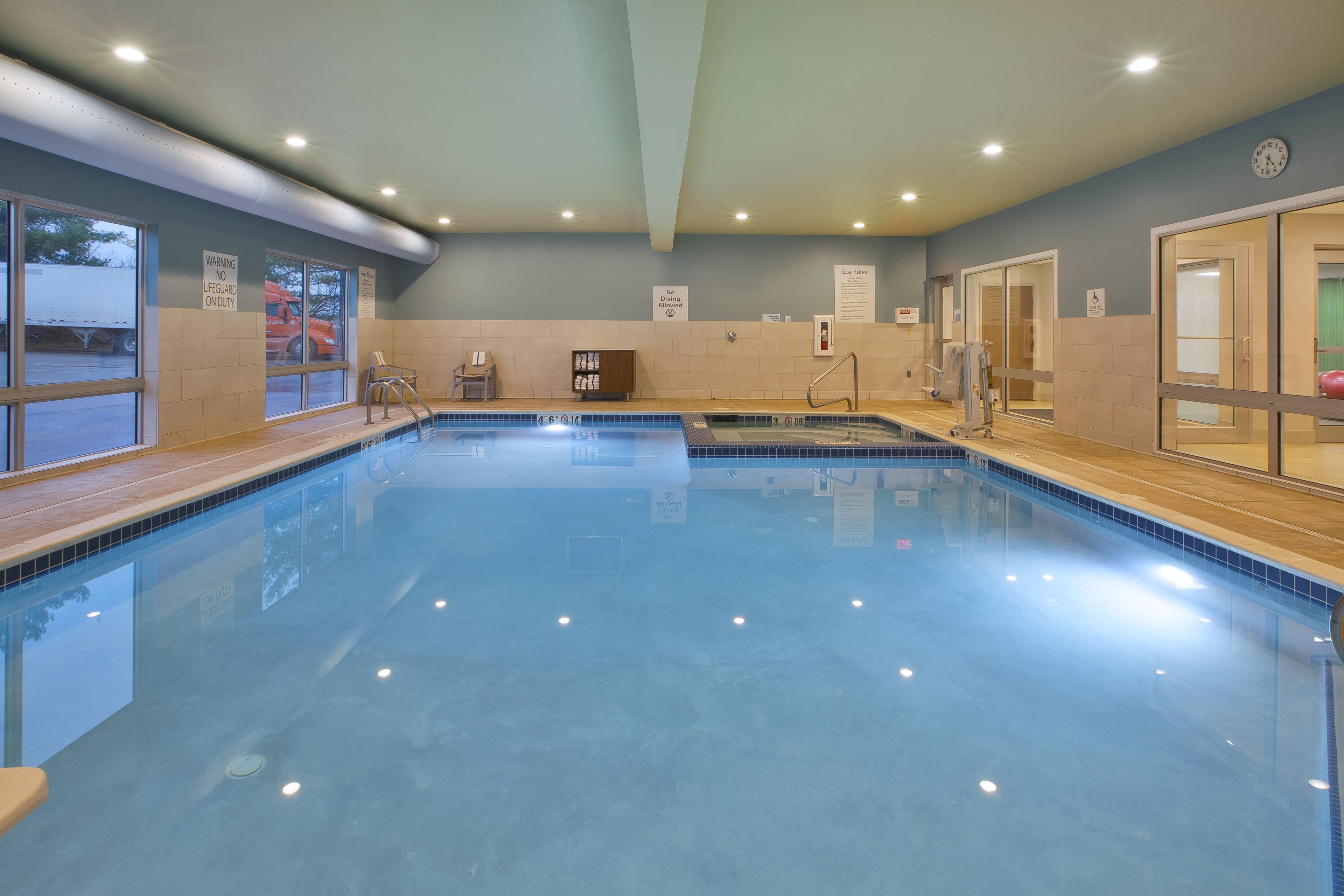 Holiday Inn Express & Suites - Parkersburg East By Ihg Buitenkant foto