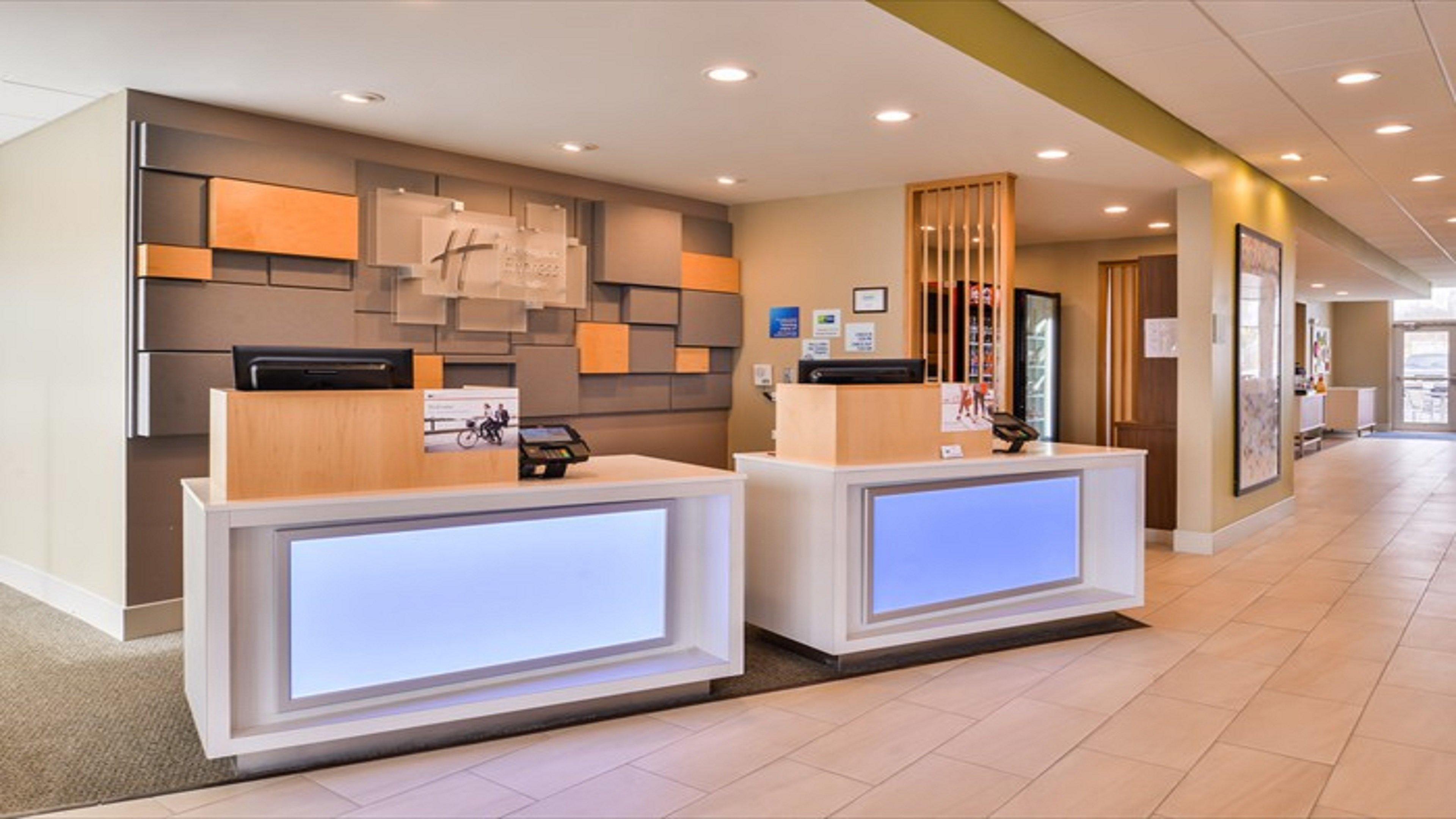 Holiday Inn Express & Suites - Parkersburg East By Ihg Buitenkant foto