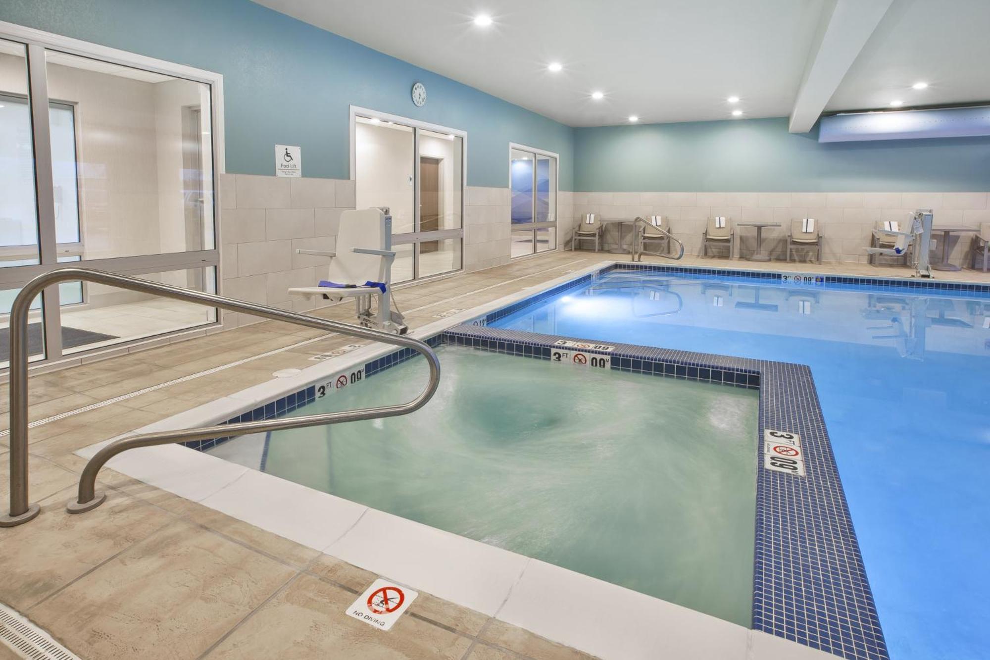 Holiday Inn Express & Suites - Parkersburg East By Ihg Buitenkant foto
