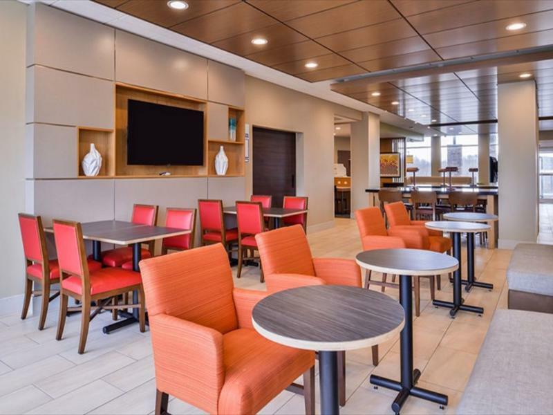 Holiday Inn Express & Suites - Parkersburg East By Ihg Buitenkant foto