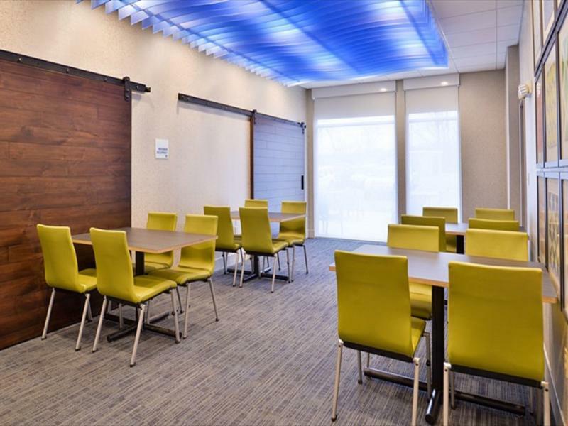 Holiday Inn Express & Suites - Parkersburg East By Ihg Buitenkant foto