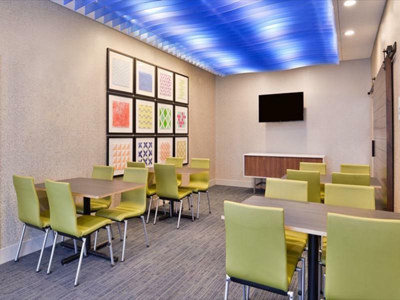 Holiday Inn Express & Suites - Parkersburg East By Ihg Buitenkant foto