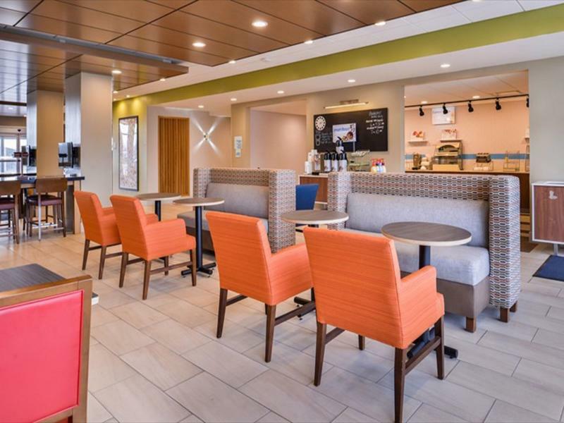 Holiday Inn Express & Suites - Parkersburg East By Ihg Buitenkant foto